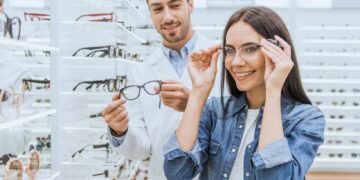 How Often Should You Replace the Lenses in Your Eyeglasses for Optimal Vision? Expert Guidelines and Key Factors