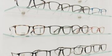 4 Signs You Might Need Prescription Eyeglasses