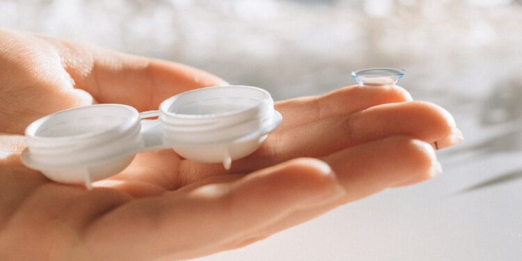 Daily Vs. Monthly Contact Lenses – Which Option Suits You Ideal?