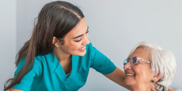 How Personalized Home Care Services Are Supporting Families in Major Cities