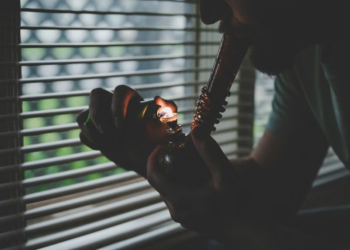 Understanding the Health Benefits of Regular Bong Maintenance