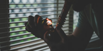 Understanding the Health Benefits of Regular Bong Maintenance