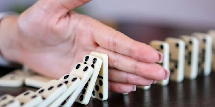 How to Play Dominoes: A Beginner’s Guide to the Classic Game